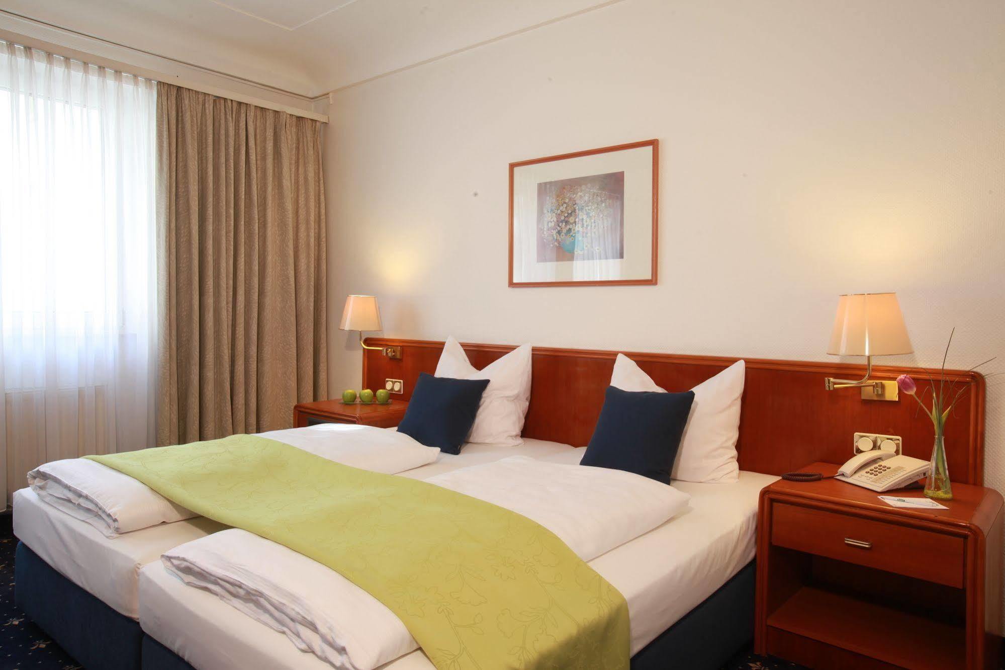 Hotel Excelsior - Central Station Франкфурт-на-Майне Экстерьер фото